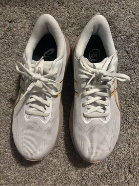 Asics White Sneakers with Gold Accent Stripes 9.5 GT 1000